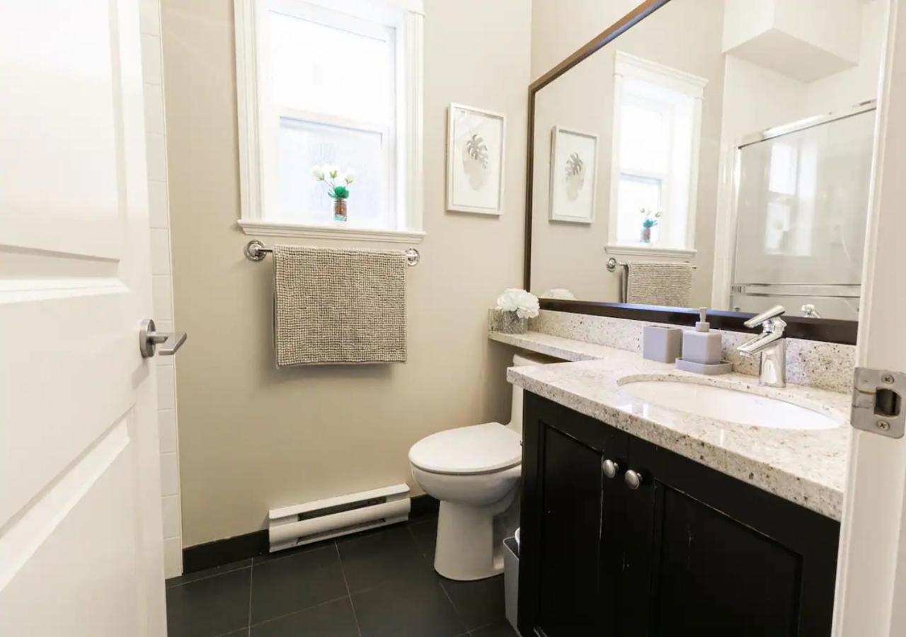 Bellamy Manor Large Home With 5Beds! In Langford Victoria Exteriör bild