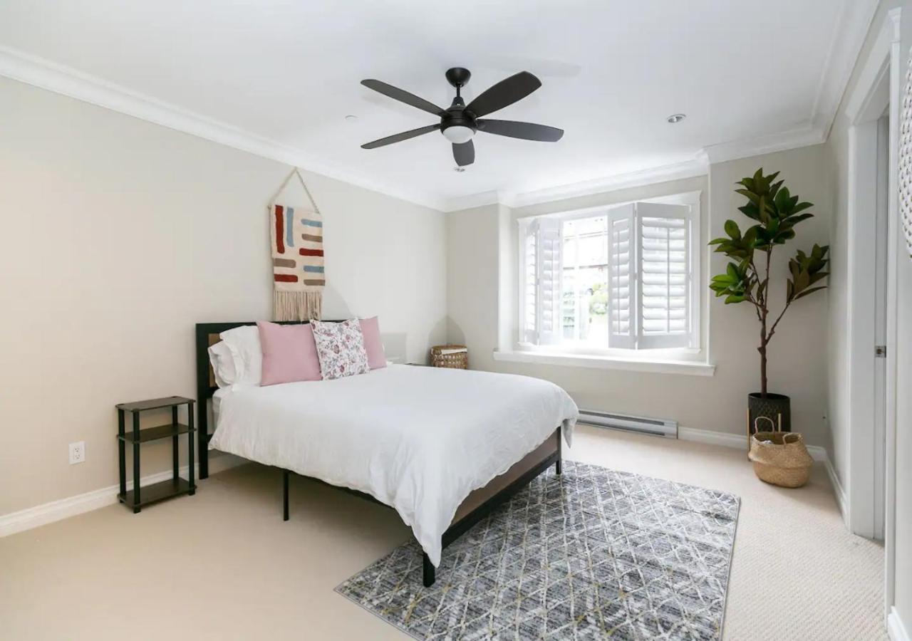 Bellamy Manor Large Home With 5Beds! In Langford Victoria Exteriör bild